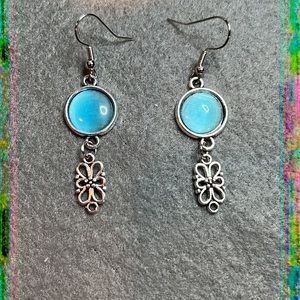 22257 Teal dangle earrings